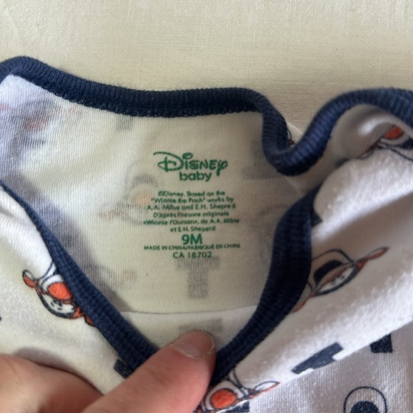 Disney - Navy and White short sleeve Winnie the Pooh Bodysuit with Tigger Print - Picture 3 of 3